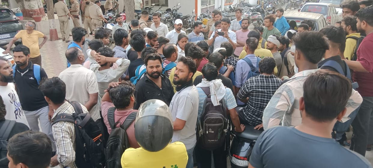 Delivery Boy on Bike Killed in Collision with Roadways Bus; Uproar at Police Station