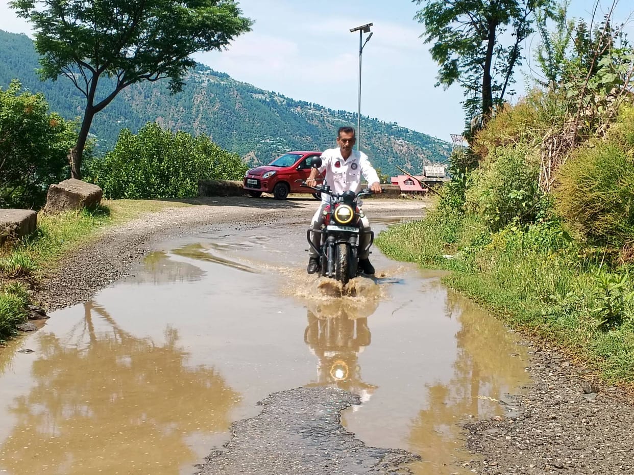 Delth link road in bad condition, people troubled