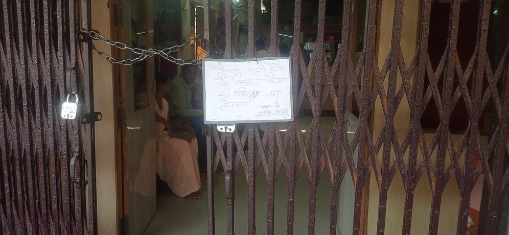 People returned disappointed due to a lack of cash at the bank.