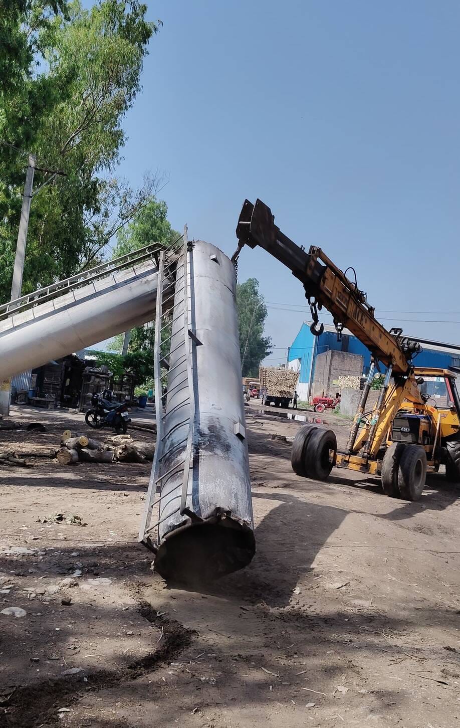 Storm Topples 400 Poles and 475 Trees; 10 Transformers Damaged