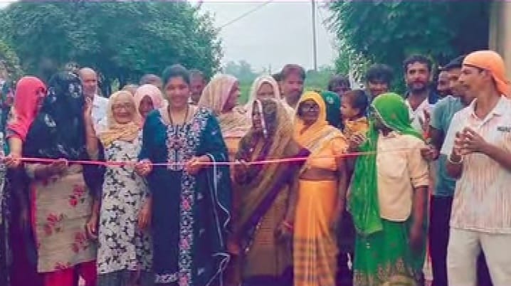 Construction of CC road in Paswada