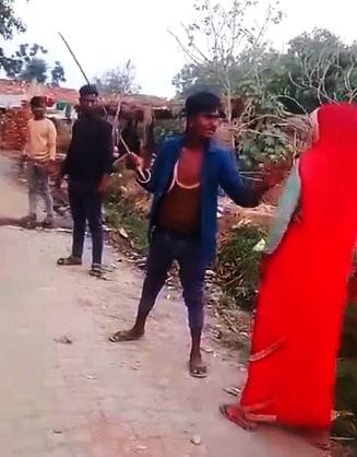 Beaten with sticks and iron rods in Roza; 6 people, including a couple, injured.