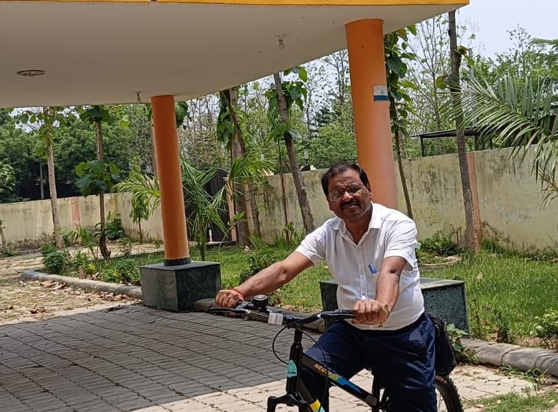 Chief Engineer reached office by bicycle