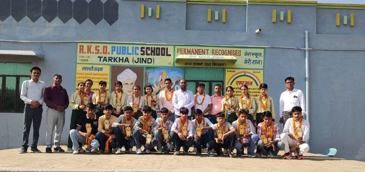 Promising students were honored.