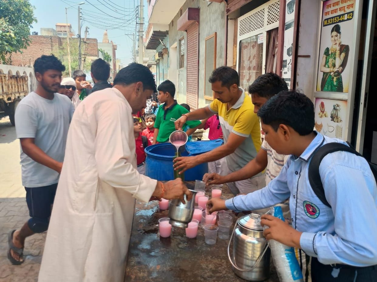 Youths in Ward 11 Set Up a Sweet Water Stall