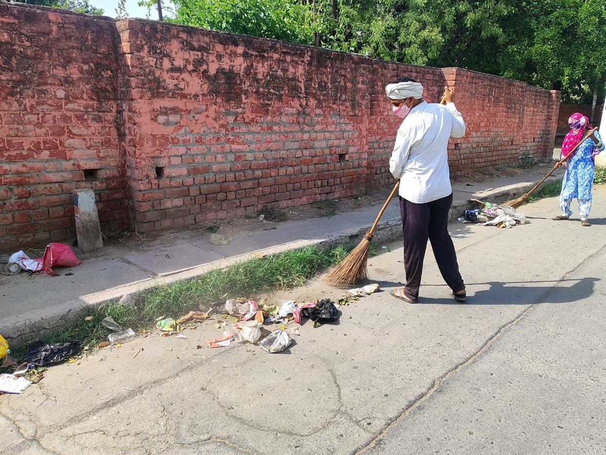 400 tons of garbage out of 900 tons lying in the city was lifted, 1300 employees were engaged in cleaning.