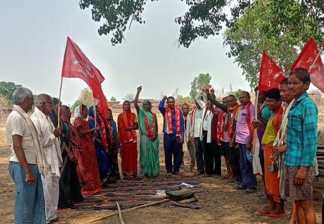 Farm Labourers' Union Stages Protest in Doobha for Restoration of MGNREGA
