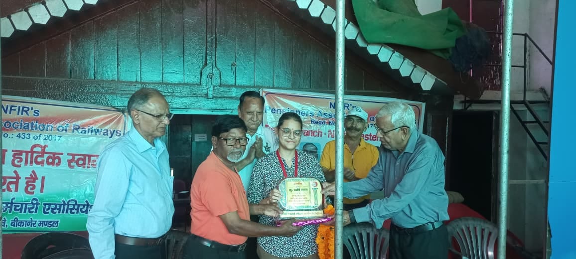 Dharavi was honored for receiving the gold medal in B.Com Honors.