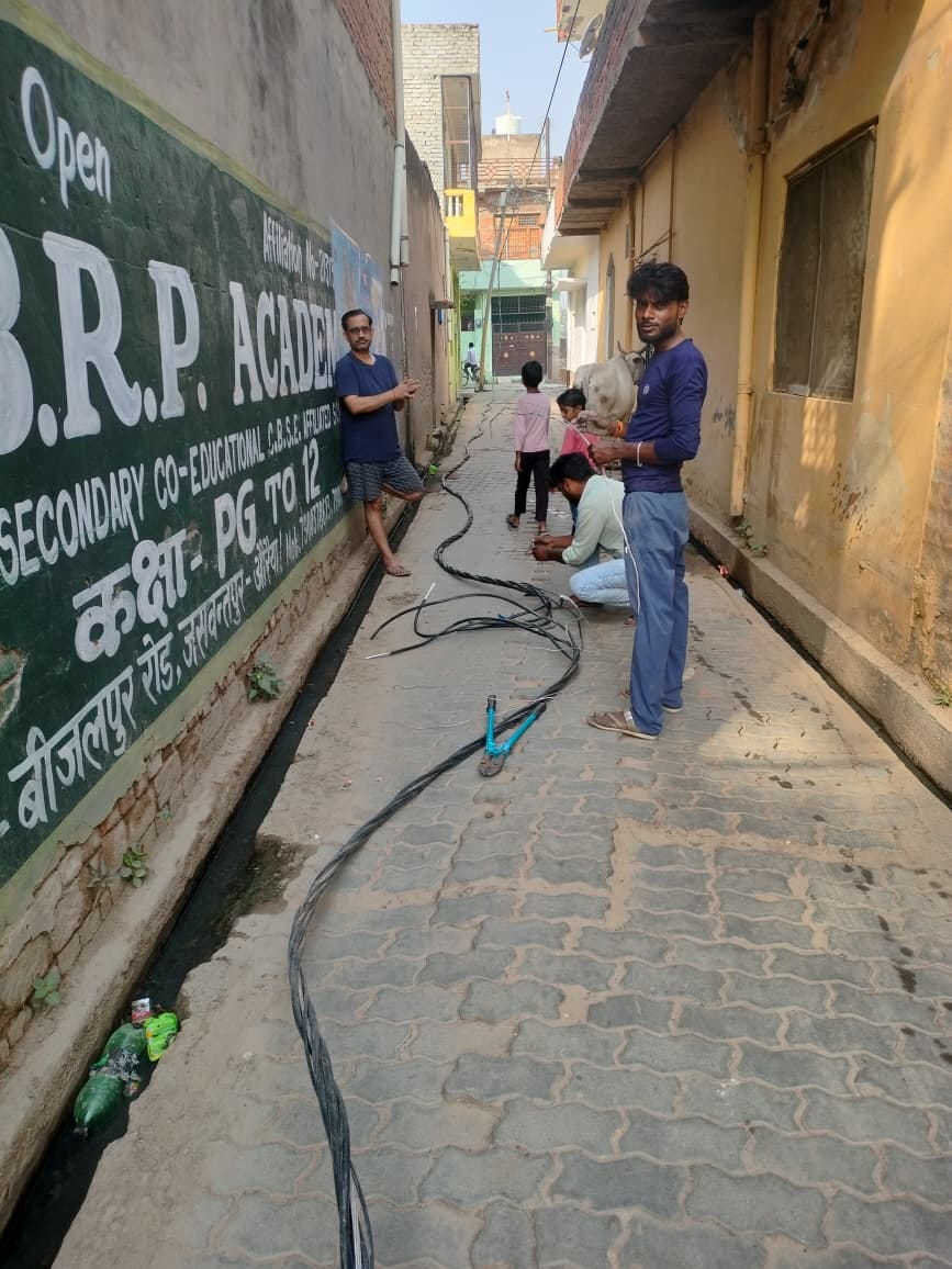 Burning cable leaves 50 houses in darkness, electricity restored after eight hours