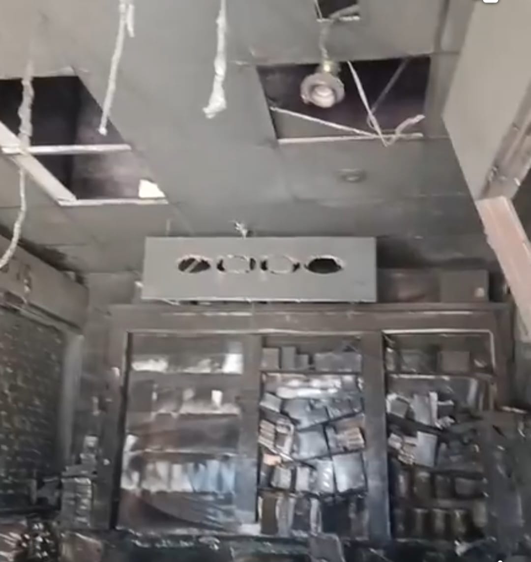 A shop caught fire due to a short circuit, mobile phones burnt.