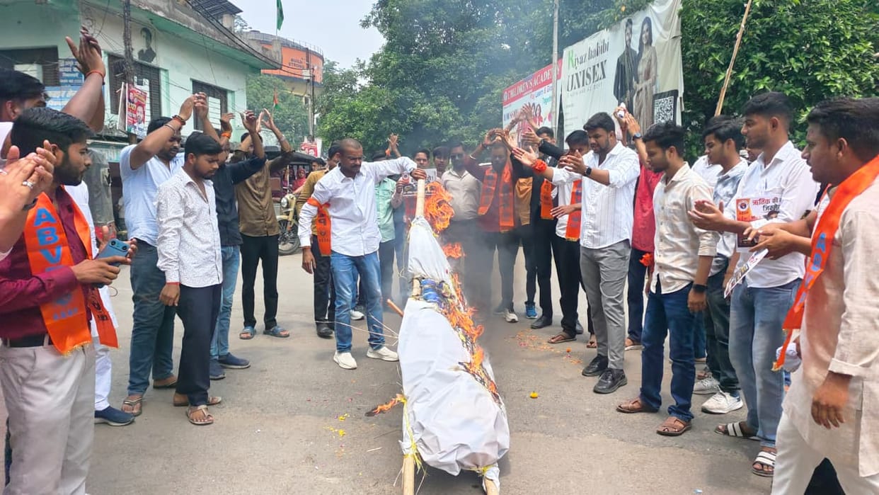 Students took to the streets carrying the bier of NTA