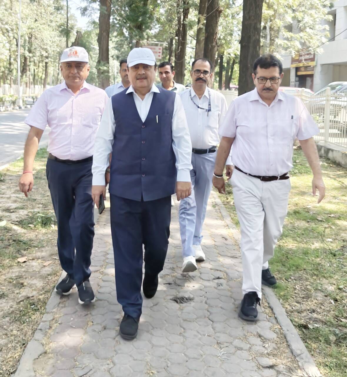 Following the Prime Minister's call, Prof. Somnath reached the office on foot.