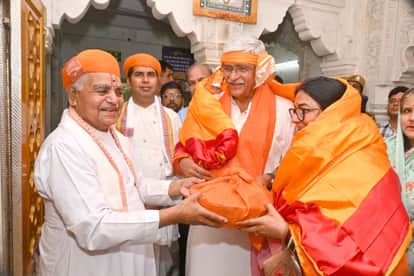 केंद्रीय मंत्री गजेंद्र सिंह शेखावत ने किए श्रीनाथजी के दर्शन