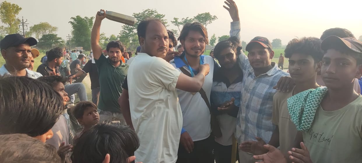 Naushad Eleven defeated Bamhanpur and made it to the semi-finals.