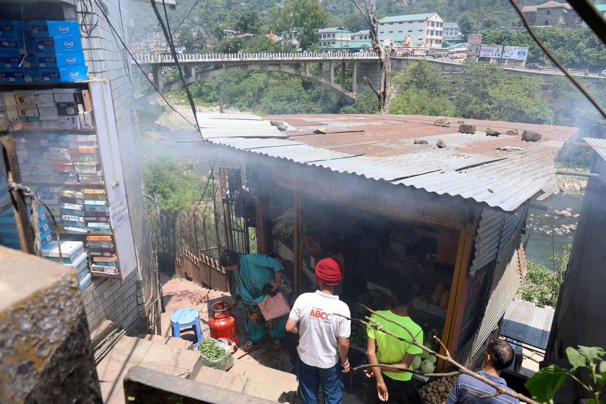 Fire broke out from gas pipe in vegetable shop near Suketi bridge