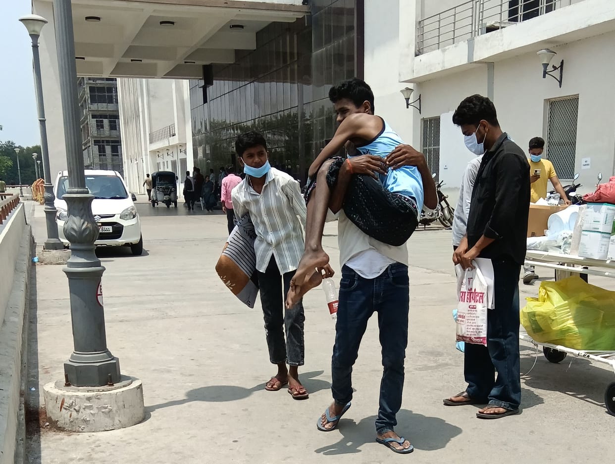 In PGI emergency, patients are in the lap, stretchers and wheelchairs are missing.