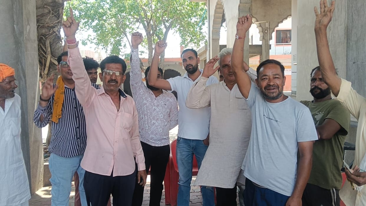 Protested alleging irregularities in gas distribution