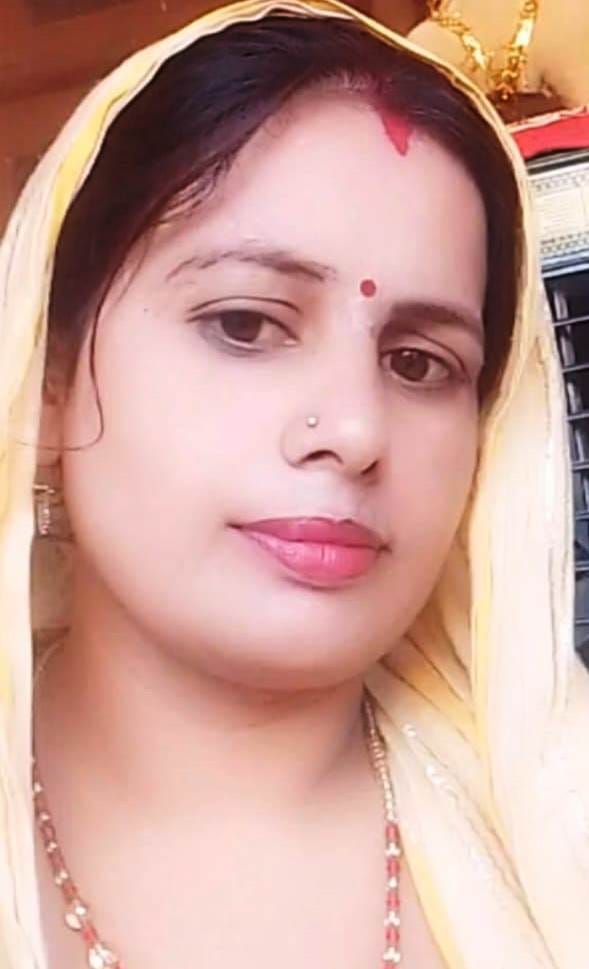 Sonika's last rites were performed at her in-laws' house; her seven-year-old son lit the funeral pyre.