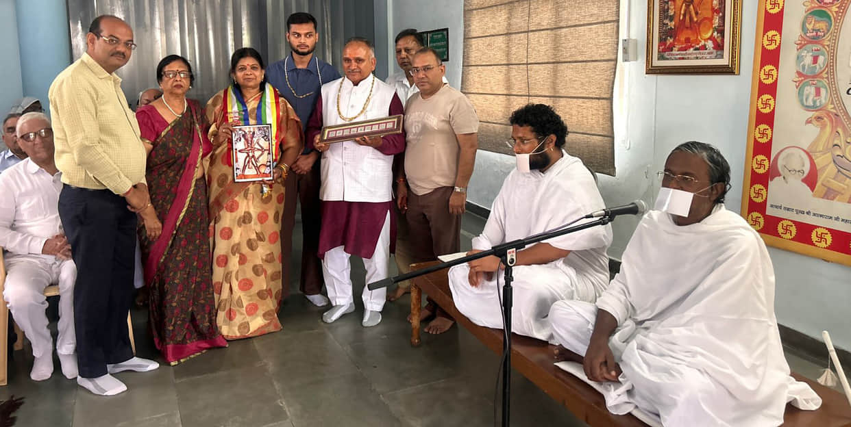 Keep the Guru's words carefully... dance to the hymn