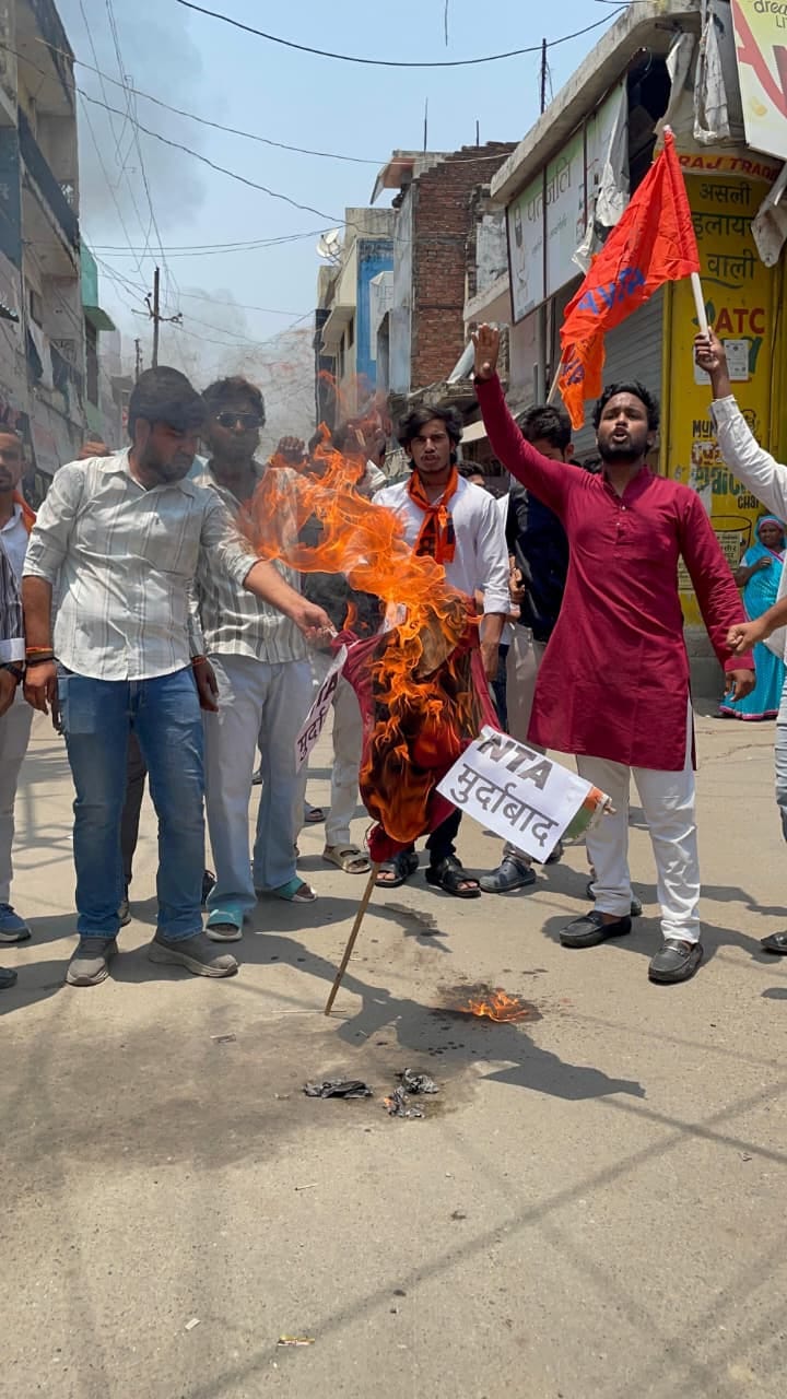 Students' Council Burns Effigy in Protest Against NEET-UG Cancellation