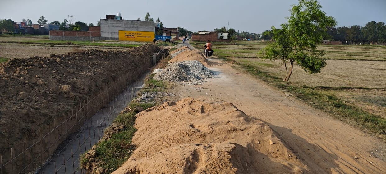 Under-construction and open drains pose a risk of accidents, ignoring safety rules