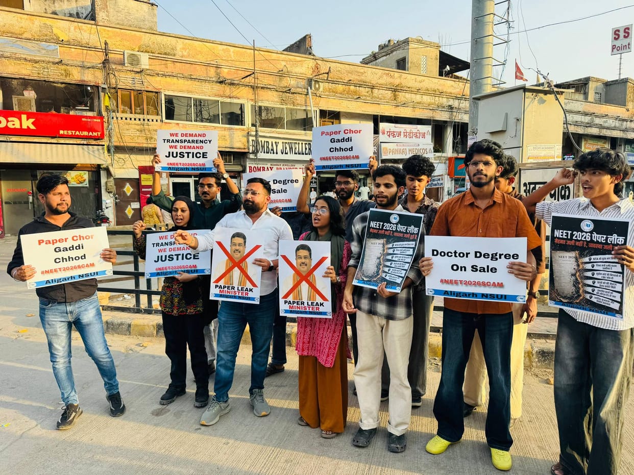 NSUI staged a protest, police snatched the effigy of the Education Minister
