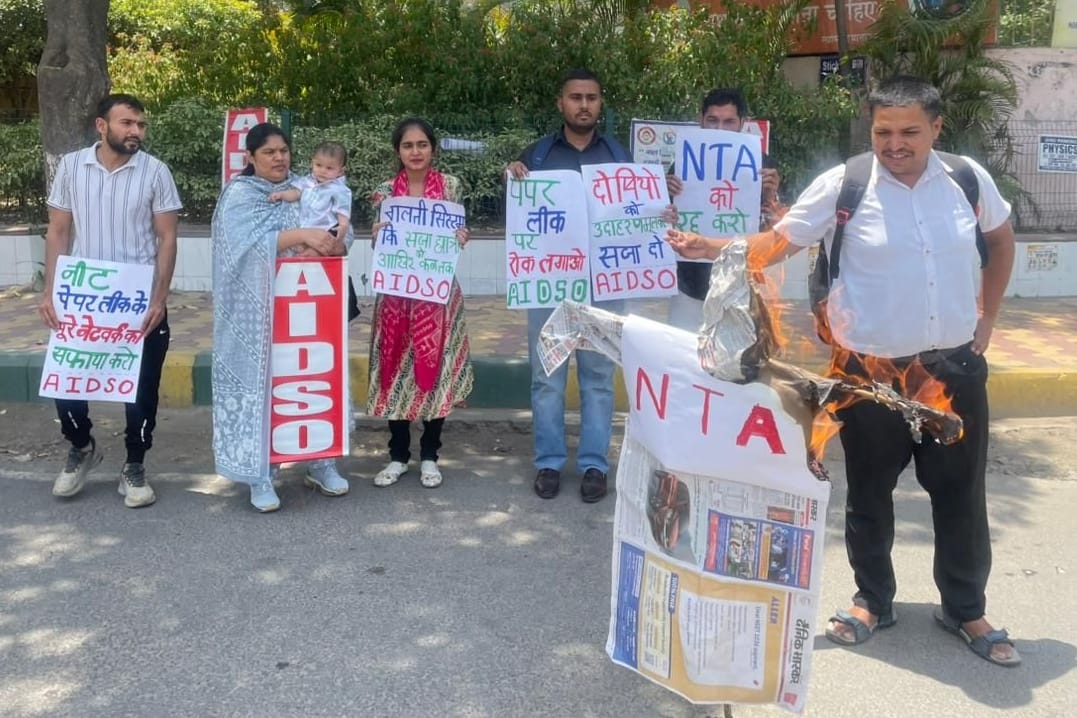 NTA's effigy burnt in protest against NEET paper leak