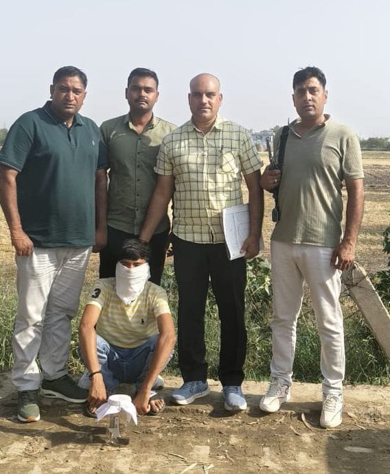 Youth arrested with illegal pistol