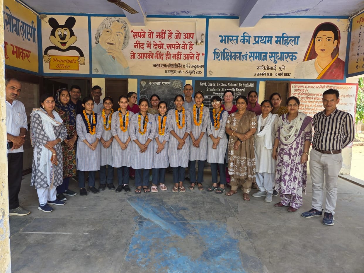 Girls who gave excellent results in Kanya Vidyalaya Bahu were honored.