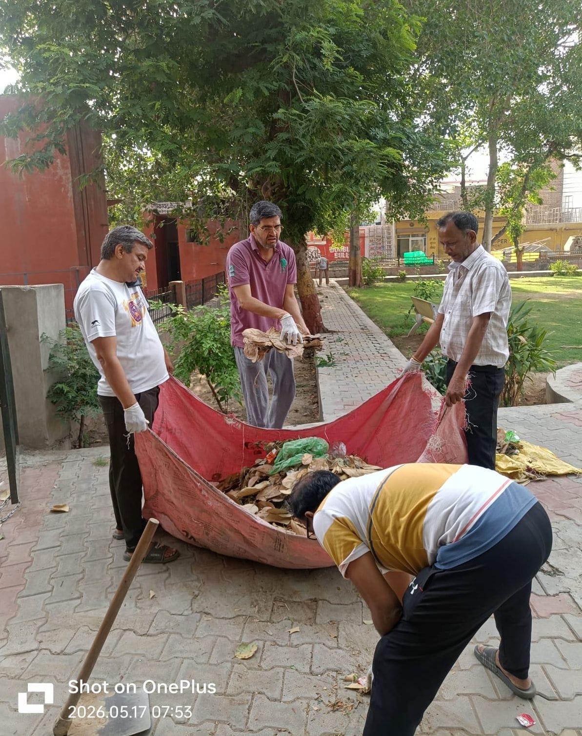 Put Waste in the Dustbin: Narendra Nada