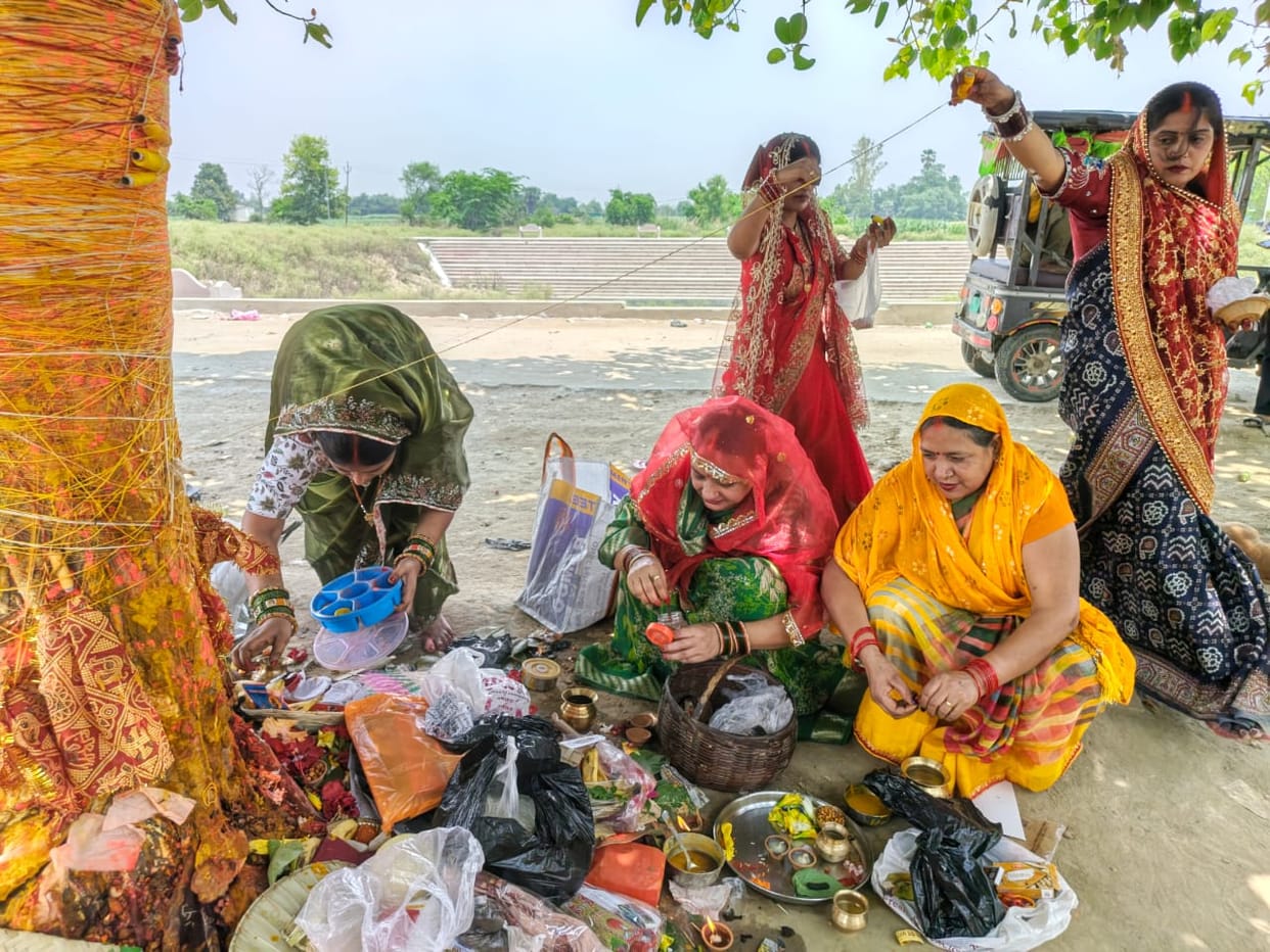 On the occasion of Vat Savitri Vrat, women prayed for the longevity of their husbands