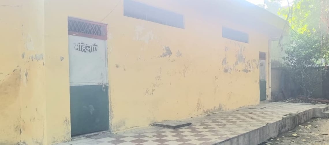 A toilet has been built in Bhagat Singh Park, but it is locked.