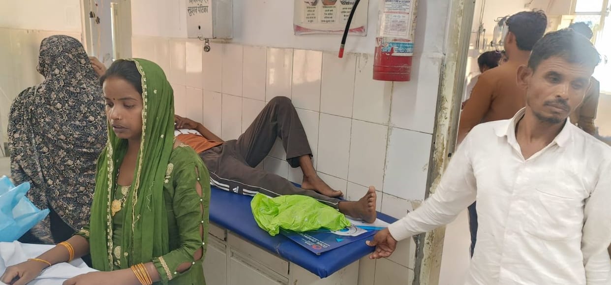 He left in the hope of getting treatment, but the innocent child died on the way.