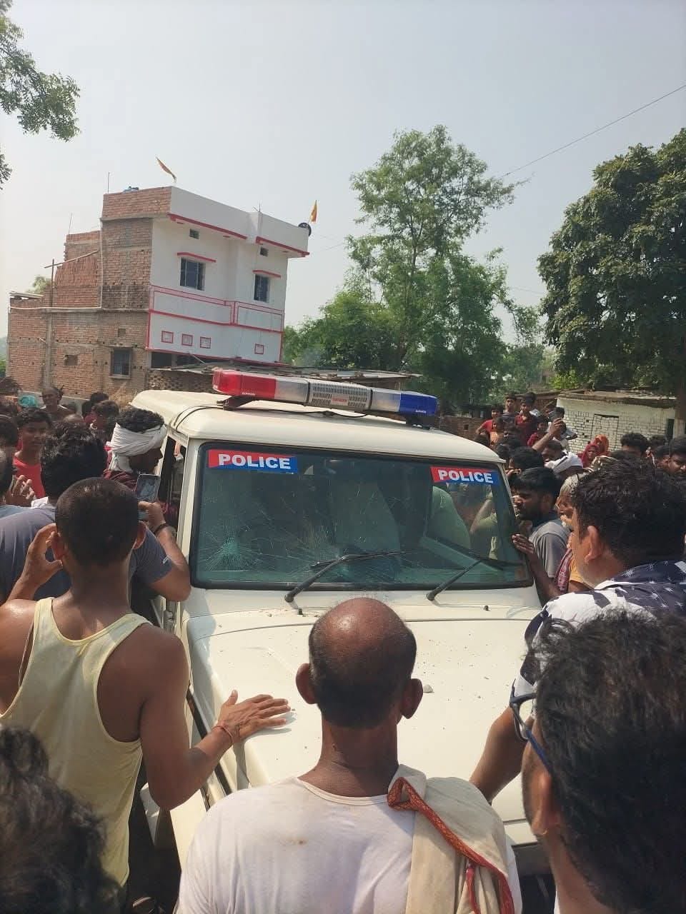 In Hasanpurwa of Andar police station, son and daughter-in-law together strangulated their mother Panpati Devi