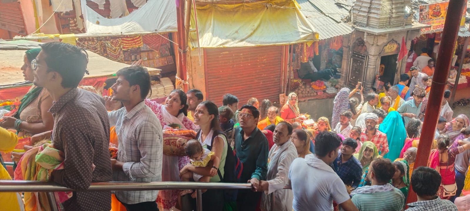 ज्येष्ठ की अमावस्या पर मां शीतला के दरबार में लगी भक्तों की भीड़। संवाद