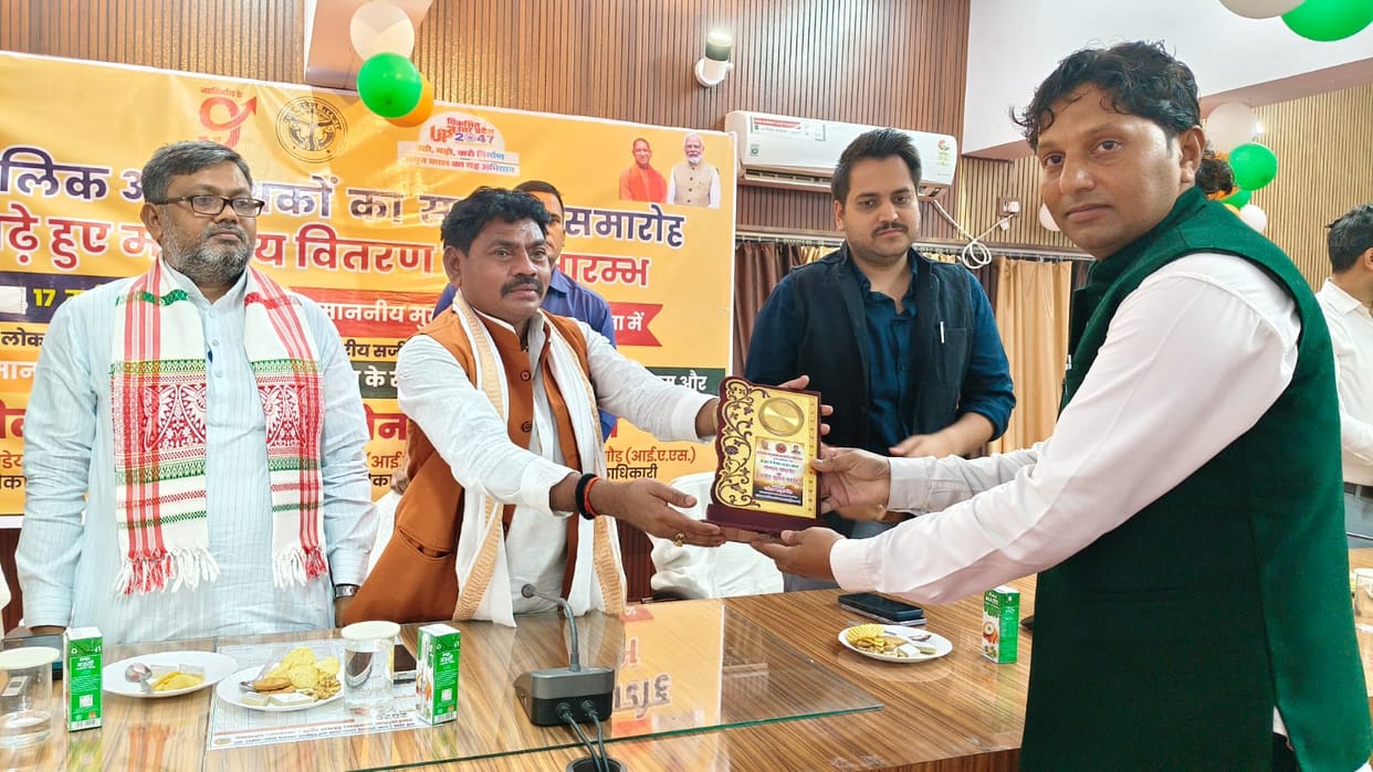 Symbolic Cheque for Enhanced Honorarium Presented to 460 Instructors