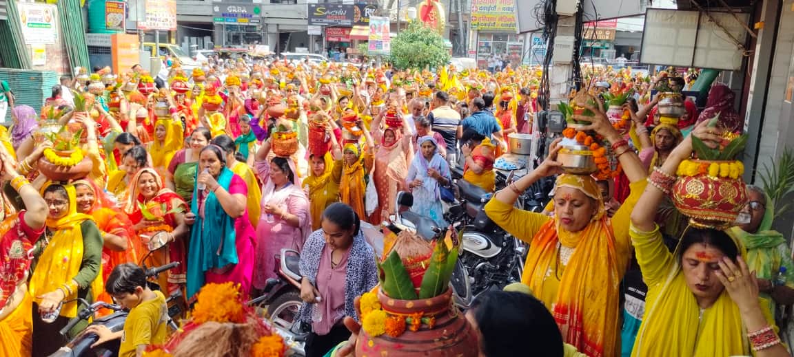 कलश यात्रा के साथ श्री शिव महापुराण कथा का शुभारंभ