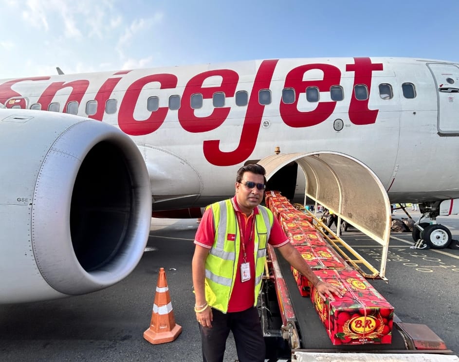 first consignment of Shahi litchi sent  Ahmedabad cargo plane Bihar
