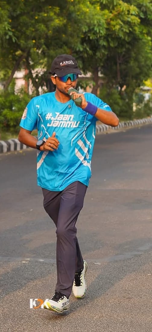 Karthik, who is on a run from Kargil to Kanyakumari, reaches Ambala