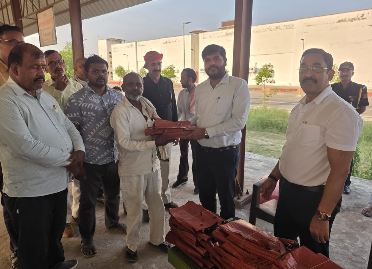 Effort to Preserve the Luster of Dasheri Mangoes: Bags Distributed