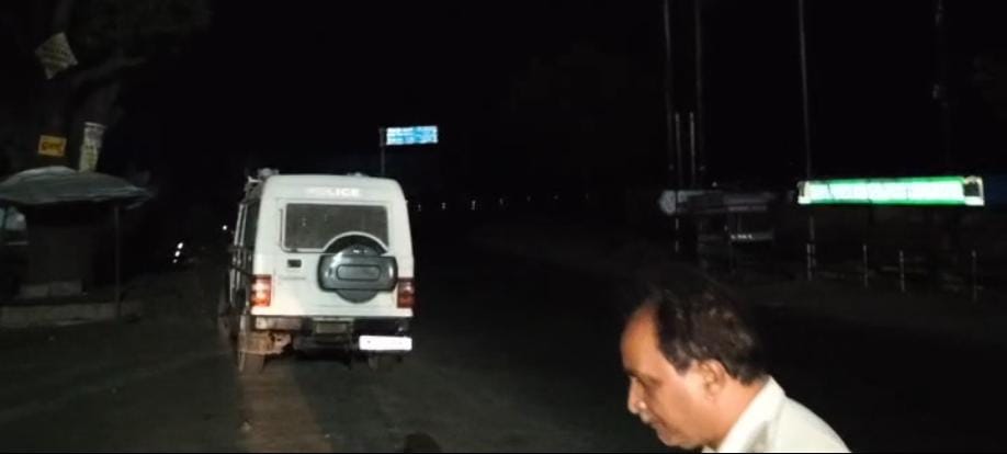 मौके पर मौजूद पुलिस।