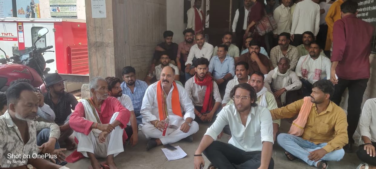 Villagers staged a sit-in on Tehsil Day, demanding the arrest of the petrol pump operator.