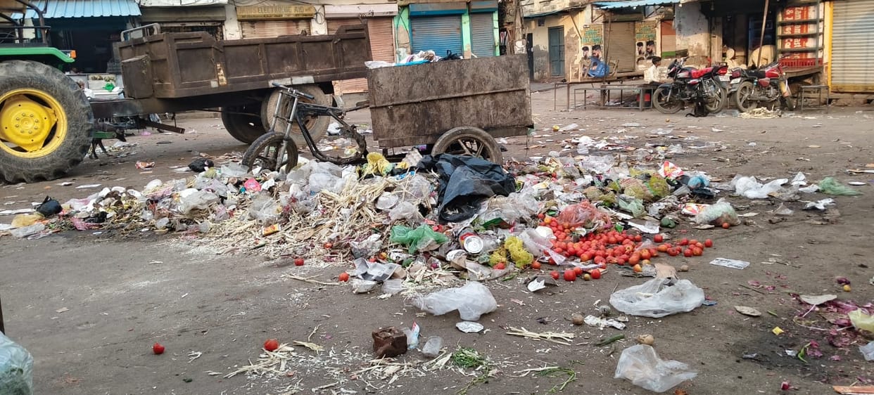 Sanitation System Collapses in Nagina; Piles of Garbage Accumulate Everywhere