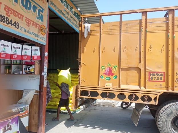 7300 bags of urea fertilizer arrived, distribution will be done as per the portal.