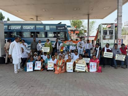Sit in Protest Against Rising Petrol and Diesel Prices Congress Stages Vigorous Demonstration in GPM