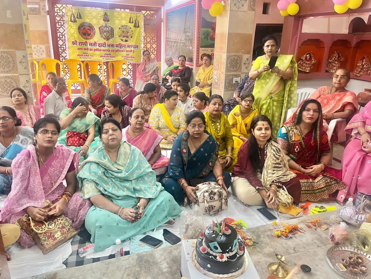 After offering prayers at the Rani Sati Dadi Temple, the women performed a Kirtan.