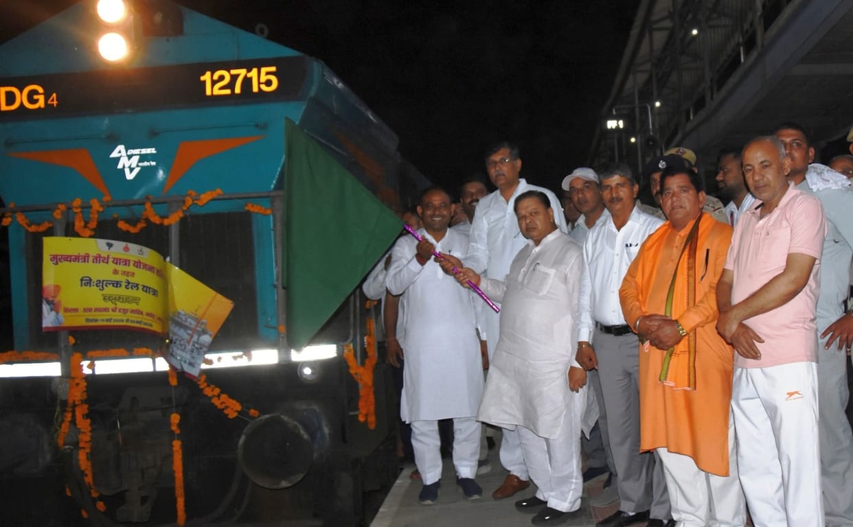 29 pilgrims left for Nanded Sahib under the Chief Minister's Pilgrimage Scheme.