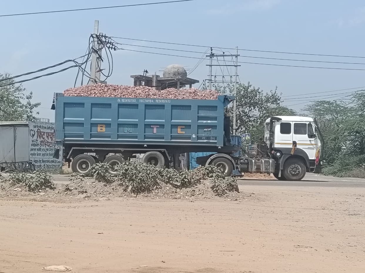 4792 overloaded vehicles challaned in one year, fine of Rs 15.85 crore