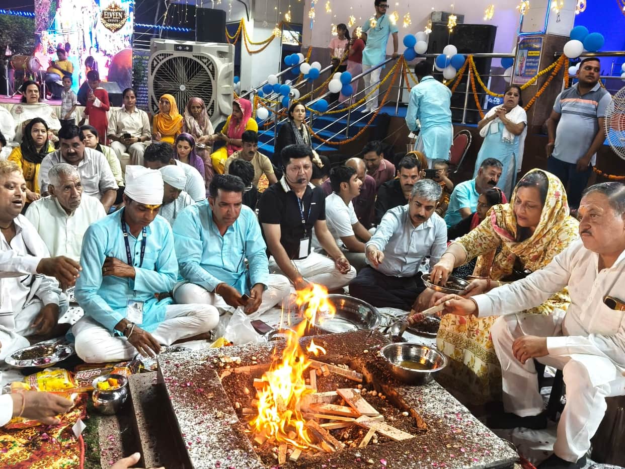 Never allow injustice to happen... Devotees danced to the hymnShani Janmashtami was celebrated by cutting a 50-pound cake.