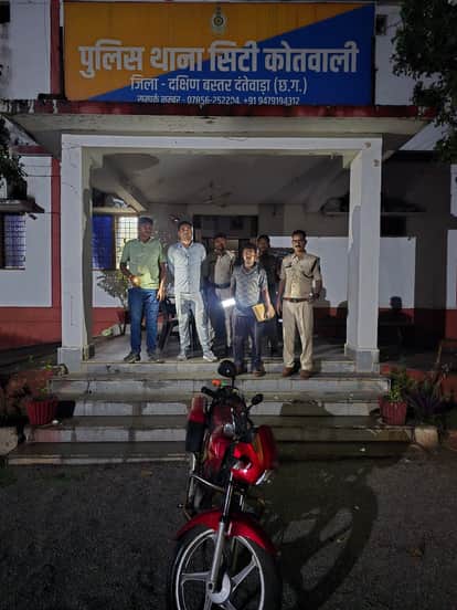 Police Arrest Ganja Smuggler Vehicle Also Seized Based on Informer Tip-off in Dantewada